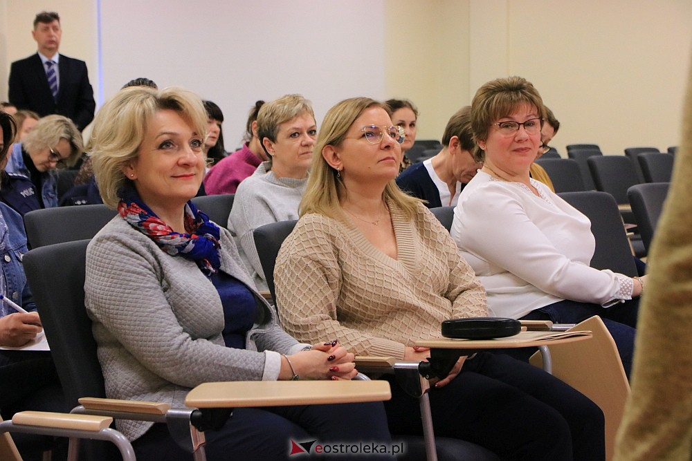 Młodzi w sieci - szkolenie dla nauczycieli w MSCDN w Ostrołęce [18.01.2023] - zdjęcie #4 - eOstroleka.pl