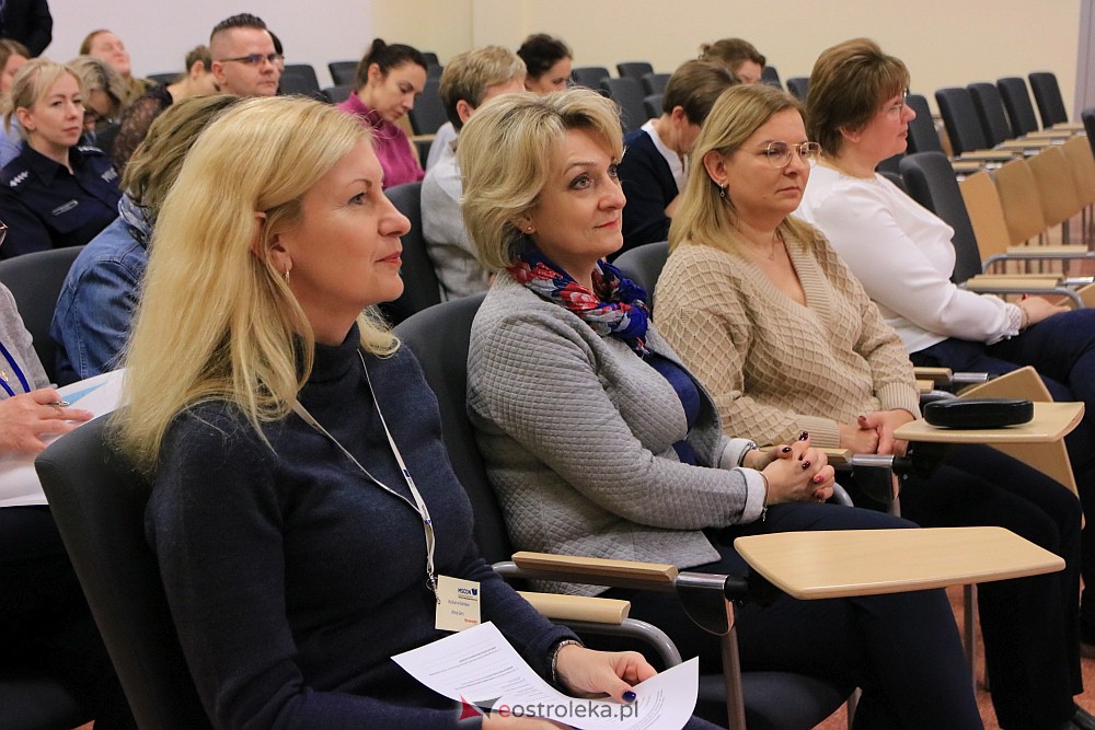 Młodzi w sieci - szkolenie dla nauczycieli w MSCDN w Ostrołęce [18.01.2023] - zdjęcie #6 - eOstroleka.pl