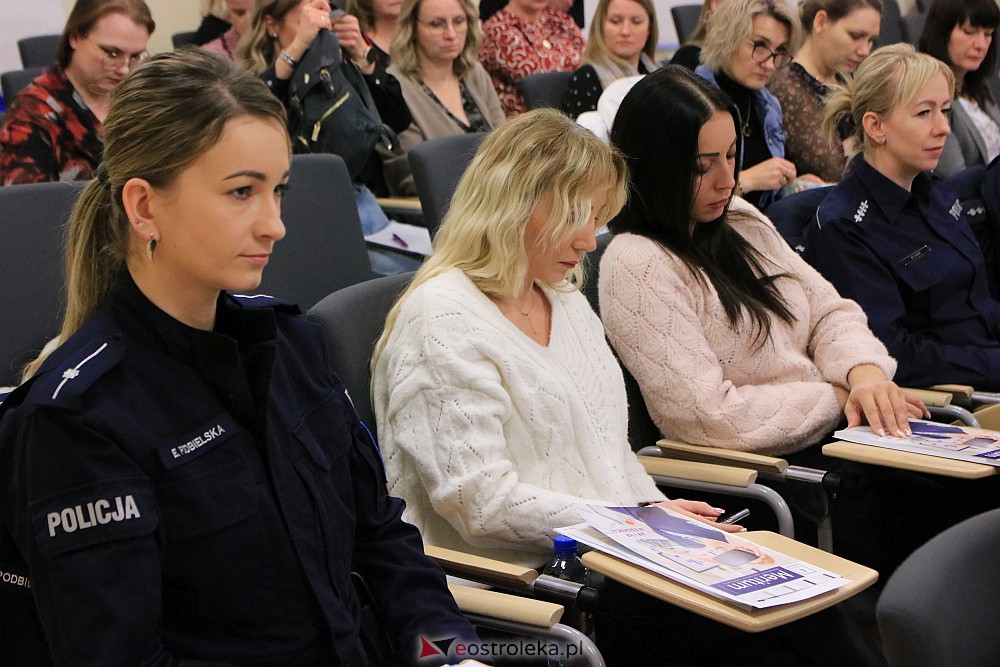 Młodzi w sieci - szkolenie dla nauczycieli w MSCDN w Ostrołęce [18.01.2023] - zdjęcie #8 - eOstroleka.pl