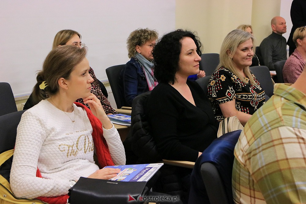 Młodzi w sieci - szkolenie dla nauczycieli w MSCDN w Ostrołęce [18.01.2023] - zdjęcie #11 - eOstroleka.pl