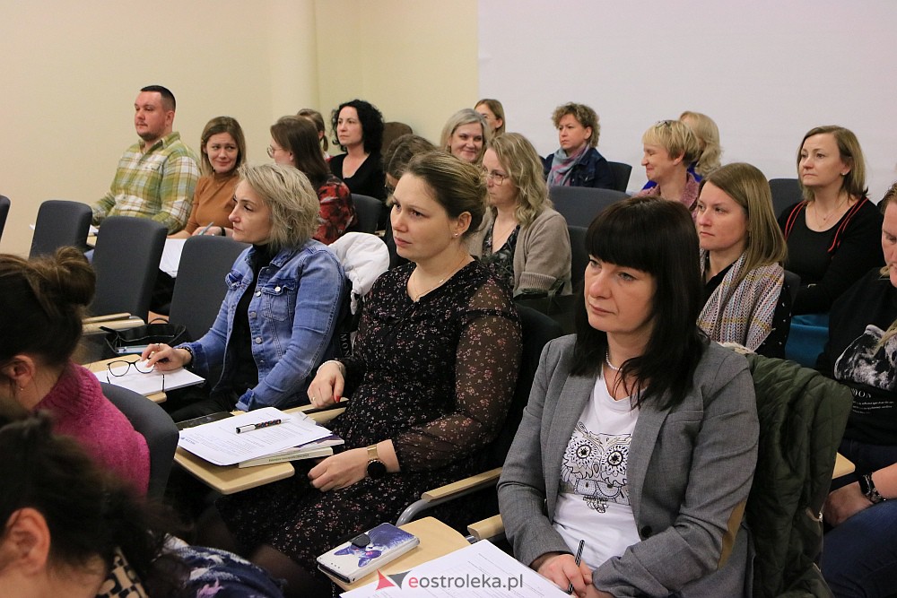 Młodzi w sieci - szkolenie dla nauczycieli w MSCDN w Ostrołęce [18.01.2023] - zdjęcie #15 - eOstroleka.pl