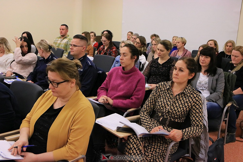 Młodzi w sieci - szkolenie dla nauczycieli w MSCDN w Ostrołęce [18.01.2023] - zdjęcie #17 - eOstroleka.pl