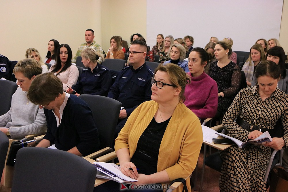 Młodzi w sieci - szkolenie dla nauczycieli w MSCDN w Ostrołęce [18.01.2023] - zdjęcie #22 - eOstroleka.pl