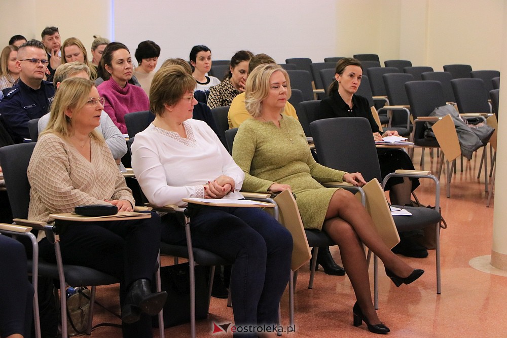 Młodzi w sieci - szkolenie dla nauczycieli w MSCDN w Ostrołęce [18.01.2023] - zdjęcie #28 - eOstroleka.pl