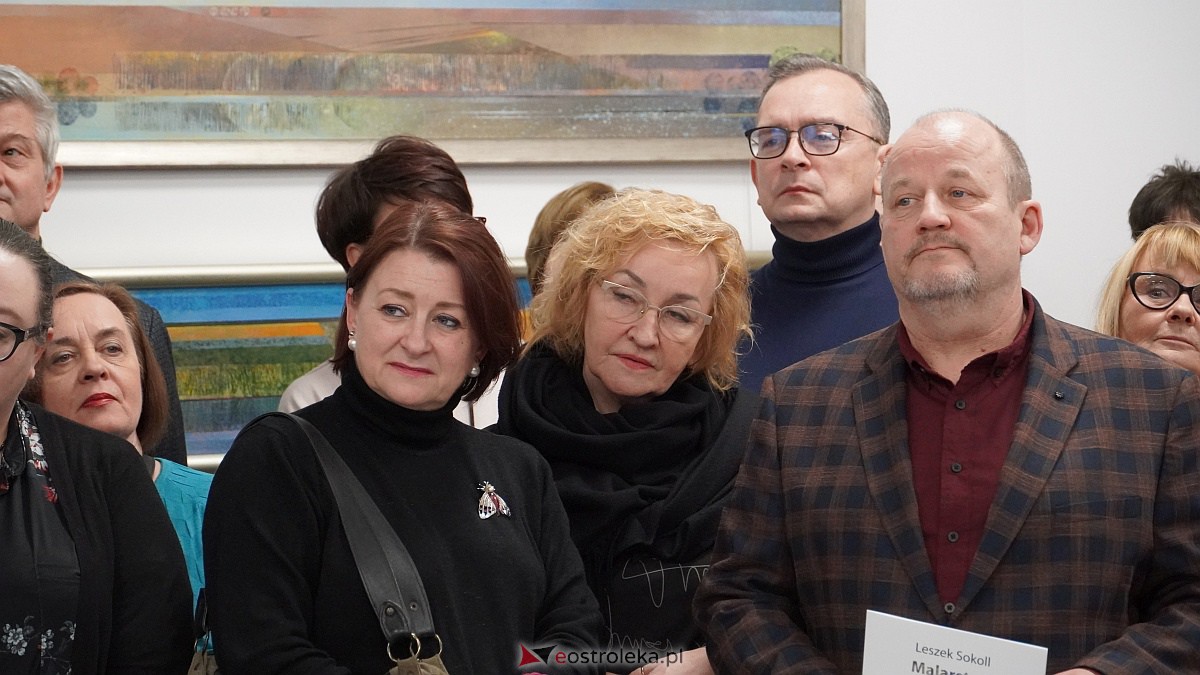 Wernisaż wystawy malarstwa Leszka Sokolla [19.01.2022] - zdjęcie #41 - eOstroleka.pl
