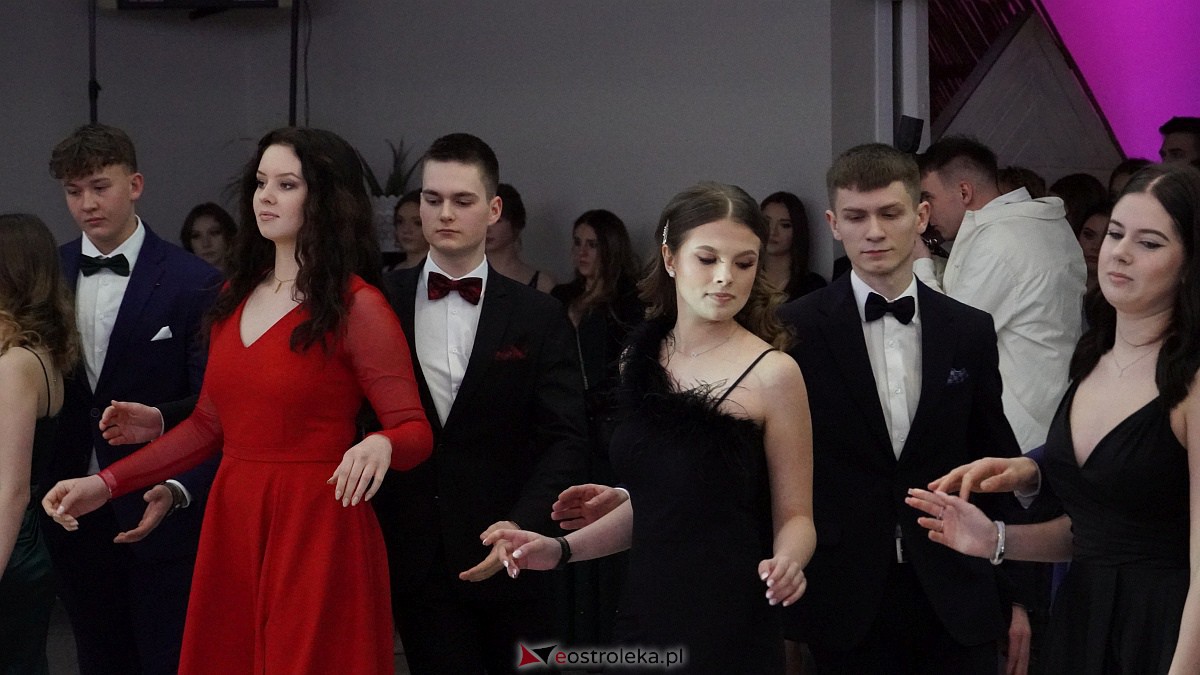Studniówka 2023. II LO w Ostrołęce [21.01.2023] - zdjęcie #249 - eOstroleka.pl