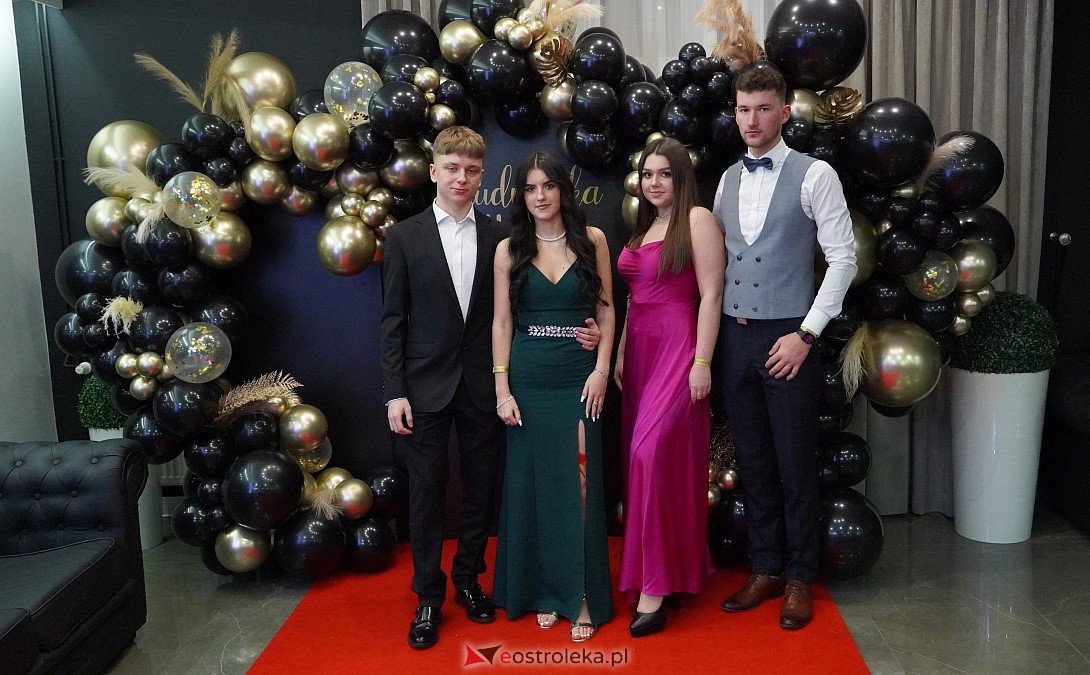 Studniówka 2023. II LO w Ostrołęce [21.01.2023] - zdjęcie #194 - eOstroleka.pl