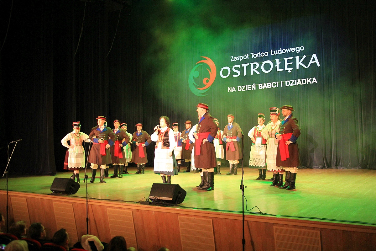 Koncert Zespołu Tańca Ludowego Ostrołęłęka na Dzień Babci i Dziadka - zdjęcie #13 - eOstroleka.pl