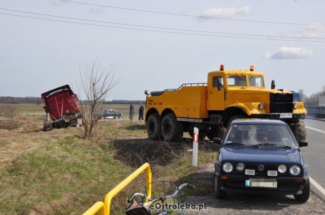 Wypadek Ponikiew Mała (16.04.2011) - zdjęcie #1 - eOstroleka.pl