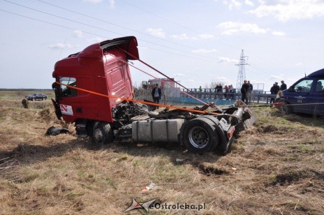 Wypadek Ponikiew Mała (16.04.2011) - zdjęcie #6 - eOstroleka.pl