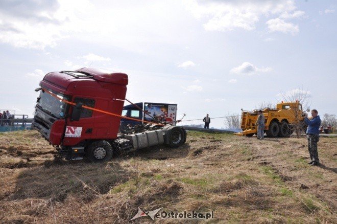 Wypadek Ponikiew Mała (16.04.2011) - zdjęcie #7 - eOstroleka.pl