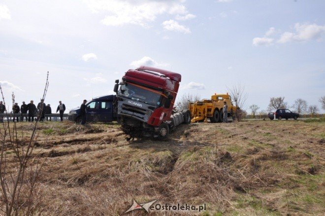 Wypadek Ponikiew Mała (16.04.2011) - zdjęcie #10 - eOstroleka.pl