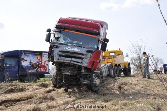 Wypadek Ponikiew Mała (16.04.2011) - zdjęcie #12 - eOstroleka.pl