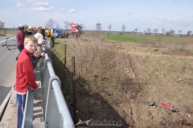 Wypadek Ponikiew Mała (16.04.2011) - zdjęcie #14 - eOstroleka.pl