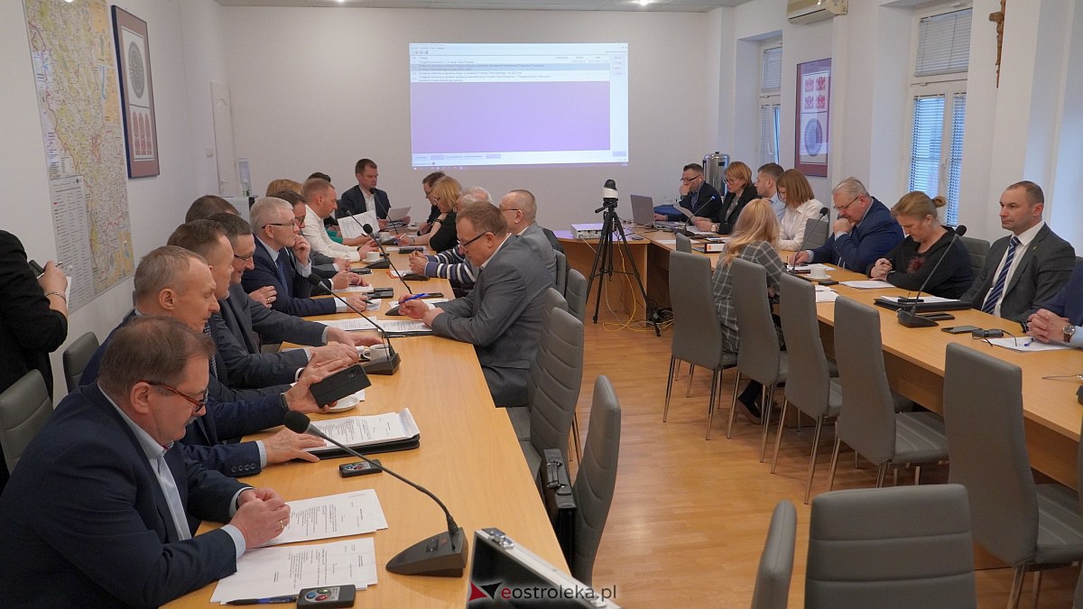LVII sesji Rady Powiatu w Ostrołęce [26.01.2023] - zdjęcie #8 - eOstroleka.pl