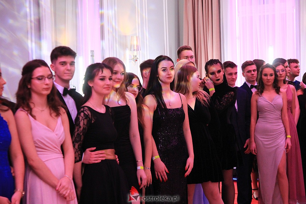 Studniówka 2023 w ZSZ nr 4 [28.01.2023] - zdjęcie #278 - eOstroleka.pl