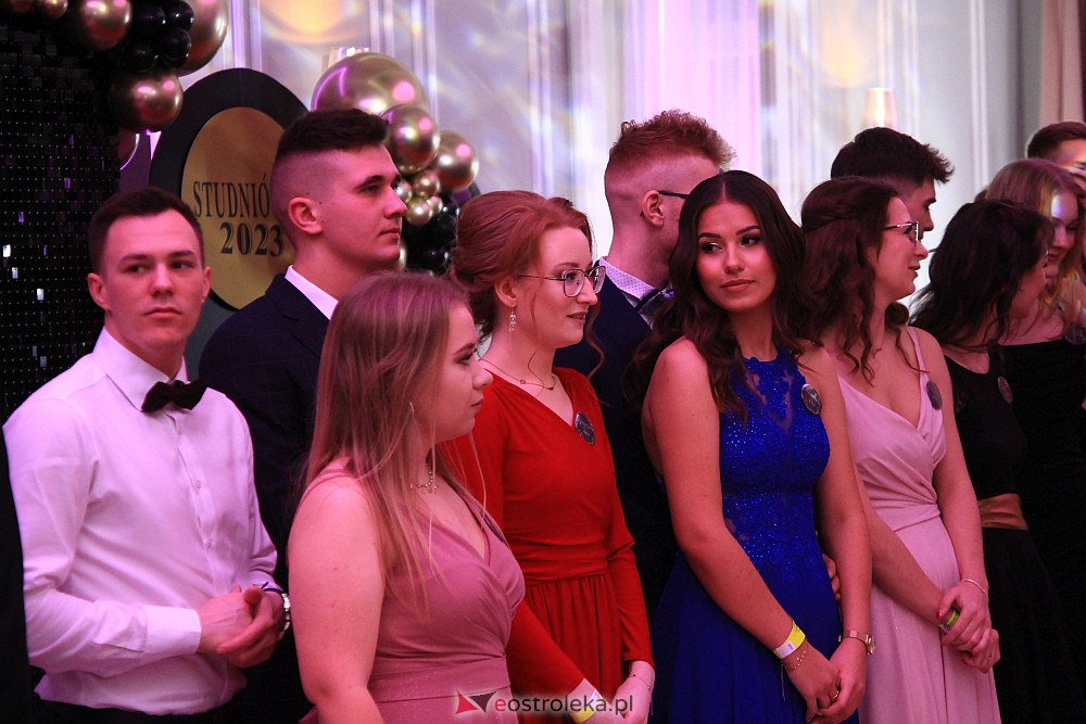 Studniówka 2023 w ZSZ nr 4 [28.01.2023] - zdjęcie #265 - eOstroleka.pl