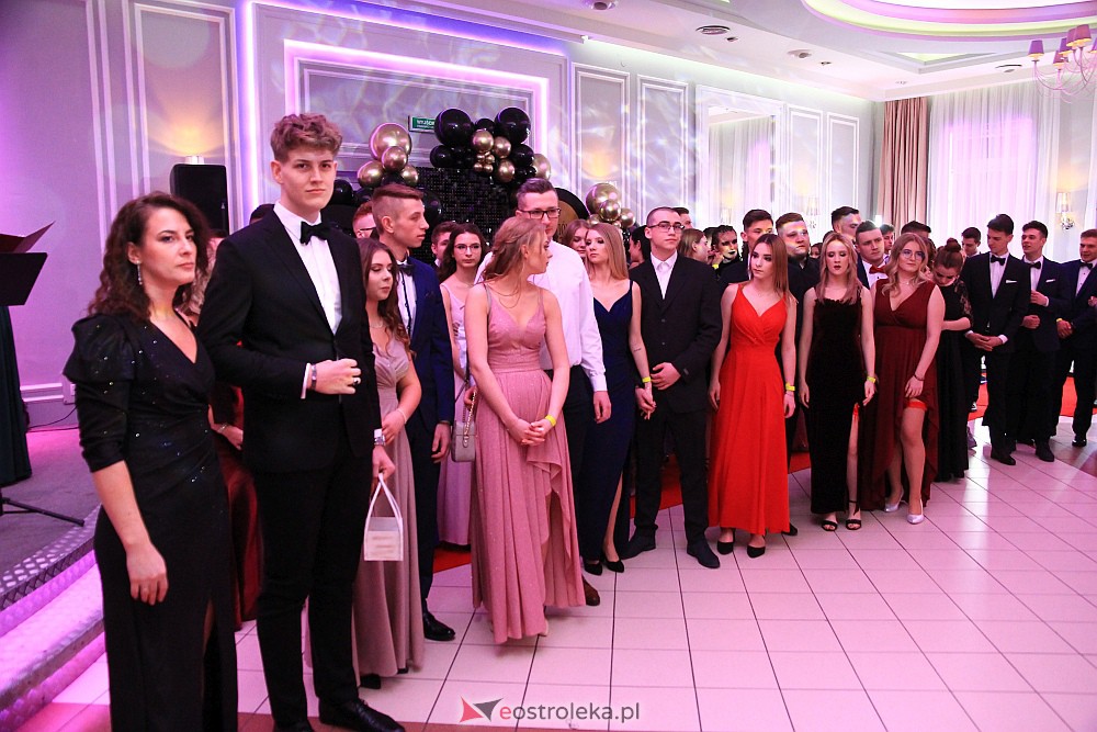 Studniówka 2023 w ZSZ nr 4 [28.01.2023] - zdjęcie #252 - eOstroleka.pl