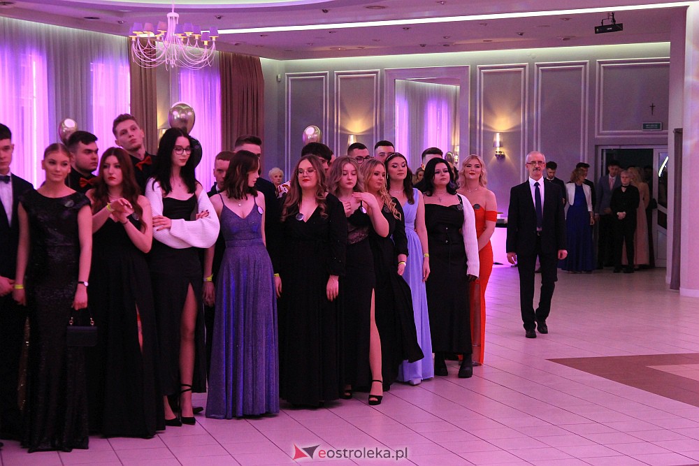 Studniówka 2023 w ZSZ nr 4 [28.01.2023] - zdjęcie #243 - eOstroleka.pl