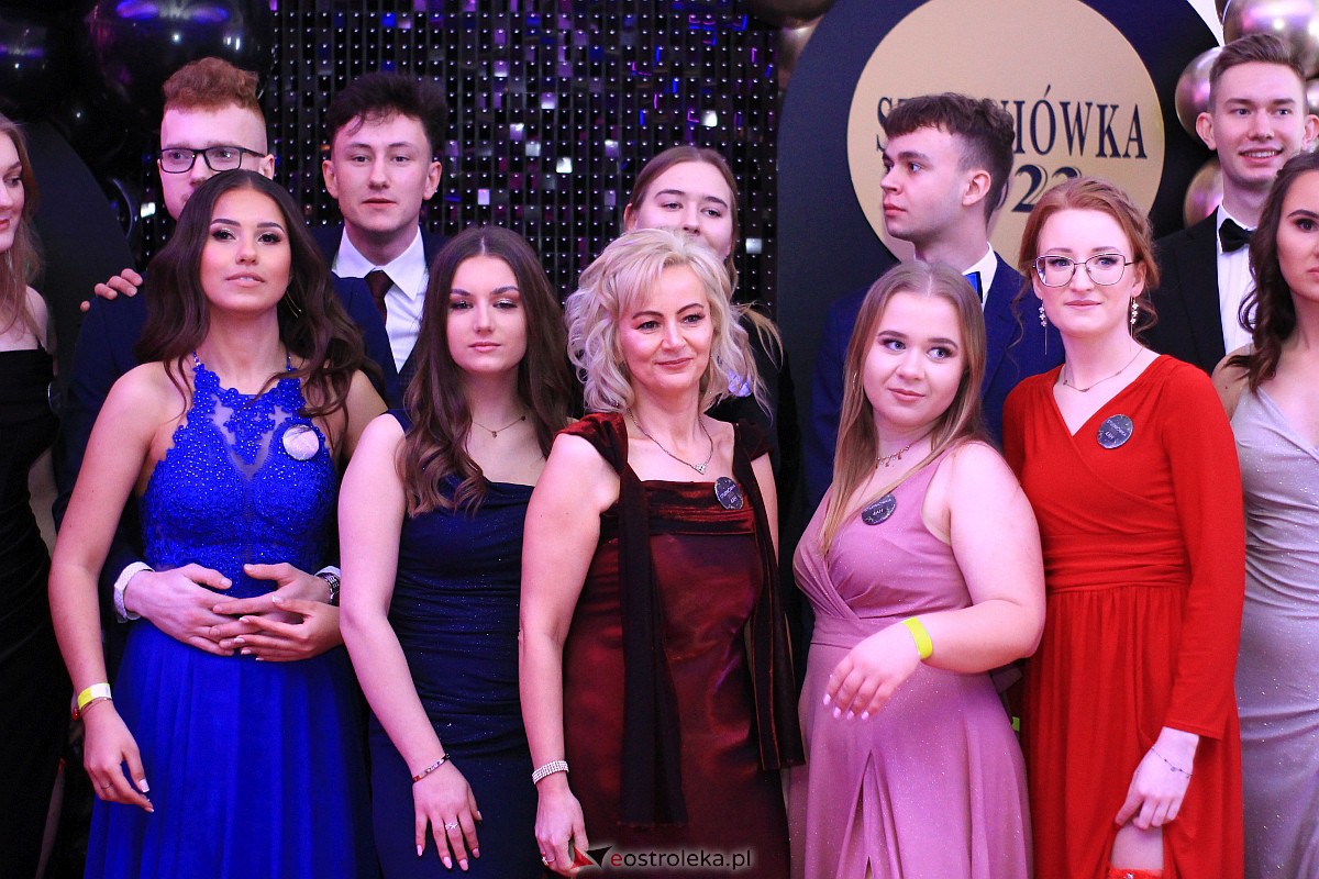 Studniówka 2023 w ZSZ nr 4 [28.01.2023] - zdjęcie #71 - eOstroleka.pl