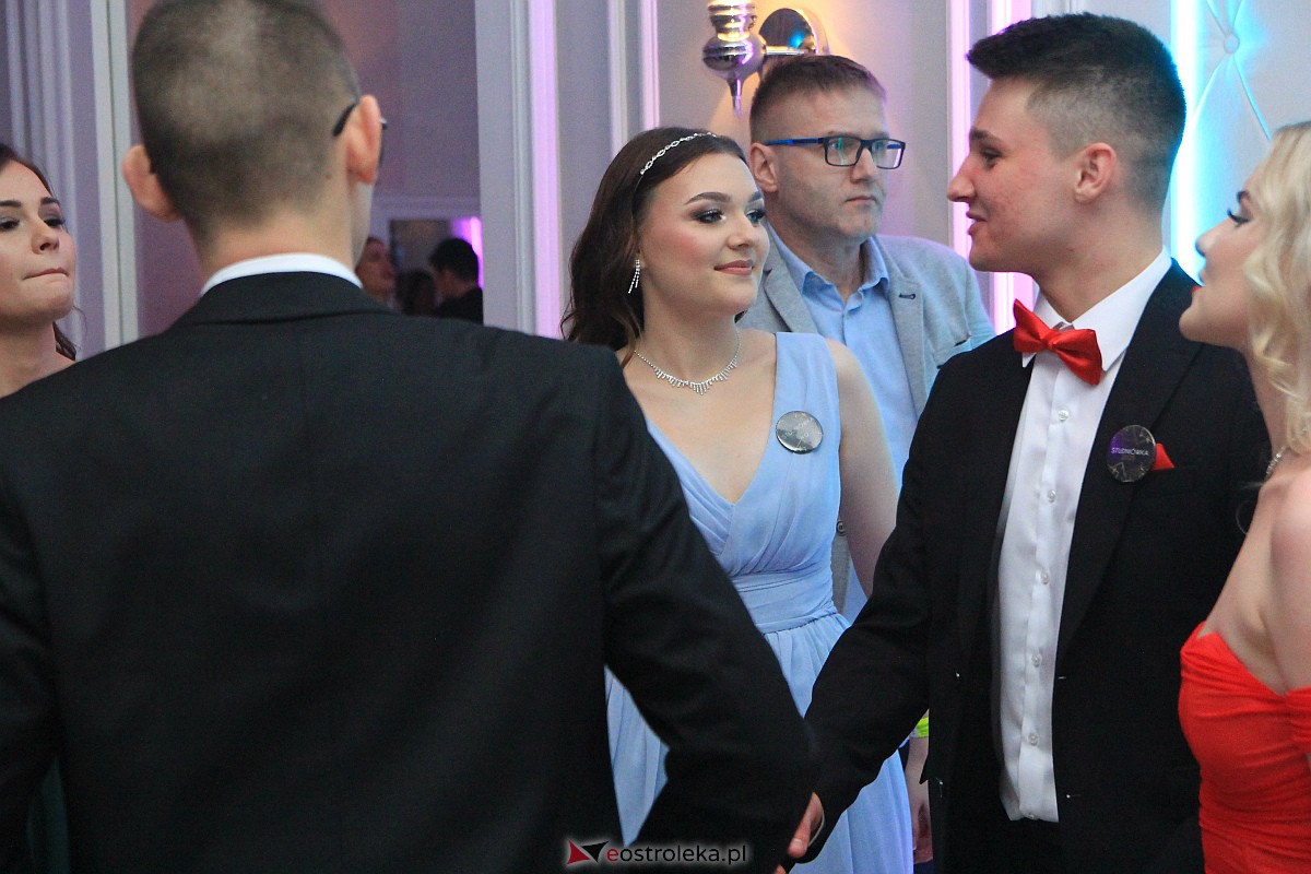 Studniówka 2023 w ZSZ nr 4 [28.01.2023] - zdjęcie #55 - eOstroleka.pl