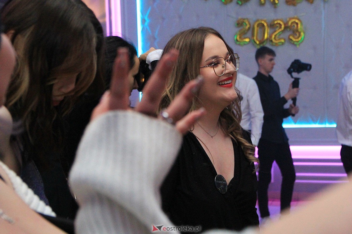 Studniówka 2023 w ZSZ nr 4 [28.01.2023] - zdjęcie #47 - eOstroleka.pl