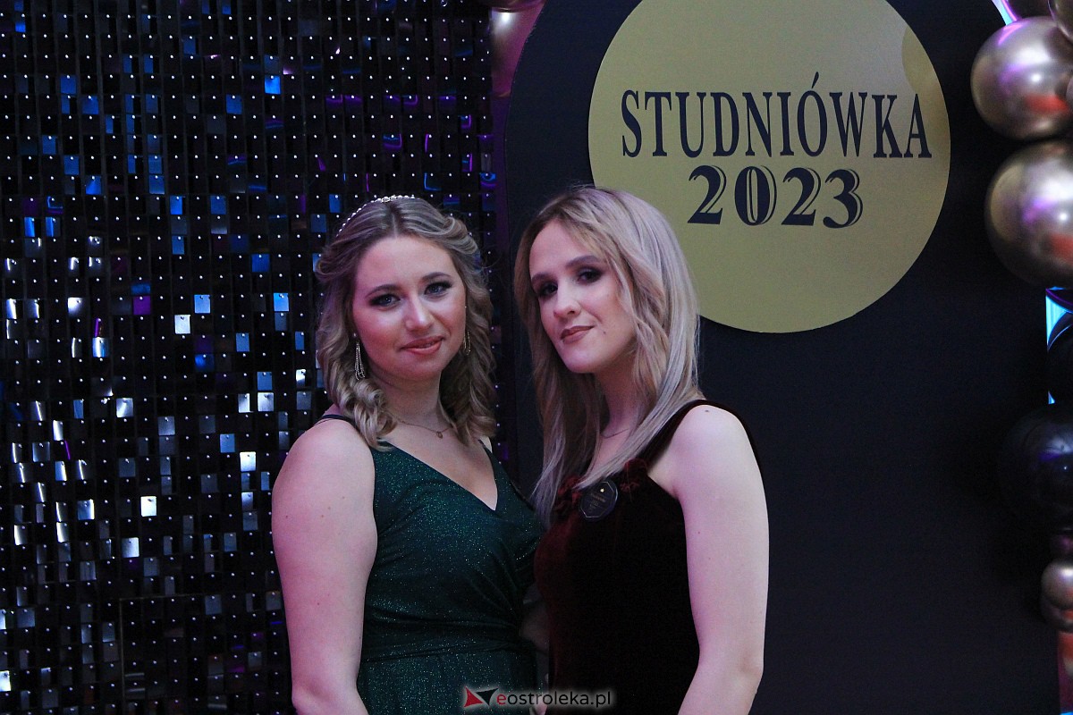 Studniówka 2023 w ZSZ nr 4 [28.01.2023] - zdjęcie #37 - eOstroleka.pl