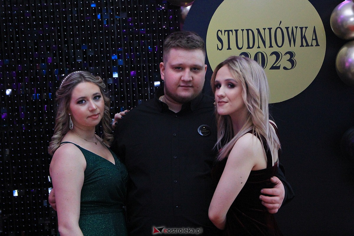 Studniówka 2023 w ZSZ nr 4 [28.01.2023] - zdjęcie #36 - eOstroleka.pl