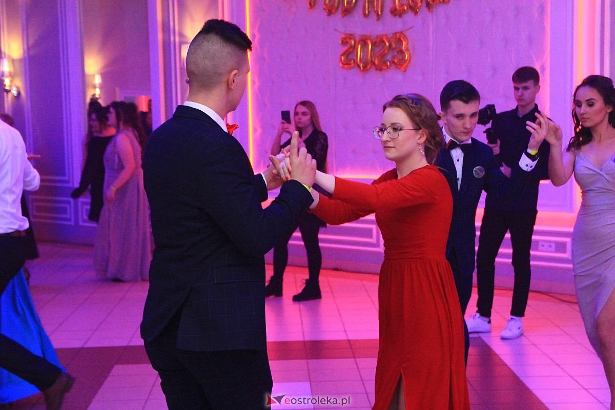 Studniówka 2023 w ZSZ nr 4 [28.01.2023] - zdjęcie #32 - eOstroleka.pl
