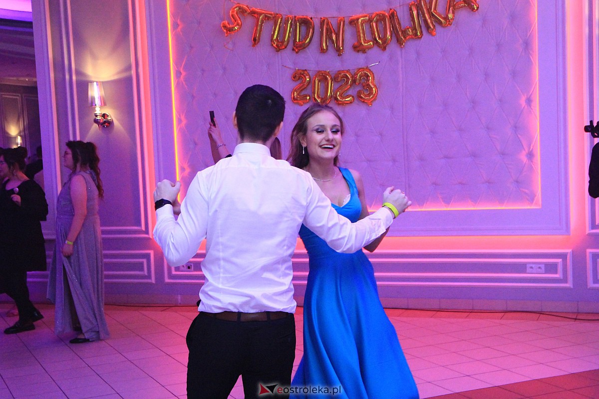 Studniówka 2023 w ZSZ nr 4 [28.01.2023] - zdjęcie #29 - eOstroleka.pl