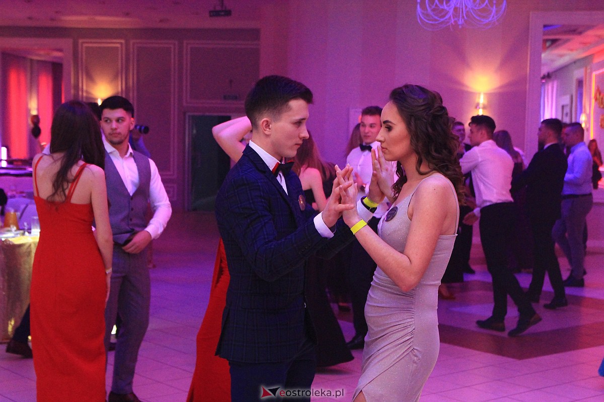 Studniówka 2023 w ZSZ nr 4 [28.01.2023] - zdjęcie #15 - eOstroleka.pl
