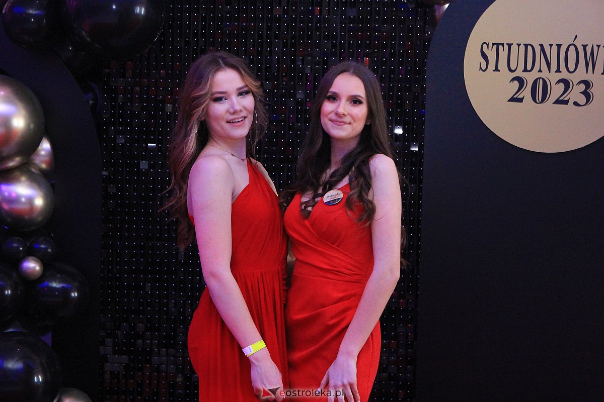 Studniówka 2023 w ZSZ nr 4 [28.01.2023] - zdjęcie #8 - eOstroleka.pl