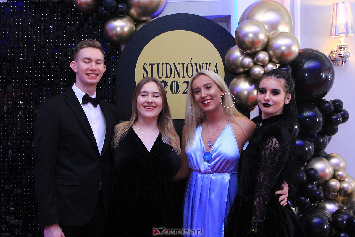 Studniówka 2023 w ZSZ nr 4 [28.01.2023] - zdjęcie #4 - eOstroleka.pl
