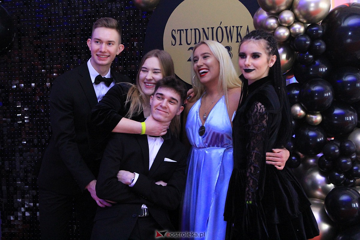 Studniówka 2023 w ZSZ nr 4 [28.01.2023] - zdjęcie #2 - eOstroleka.pl