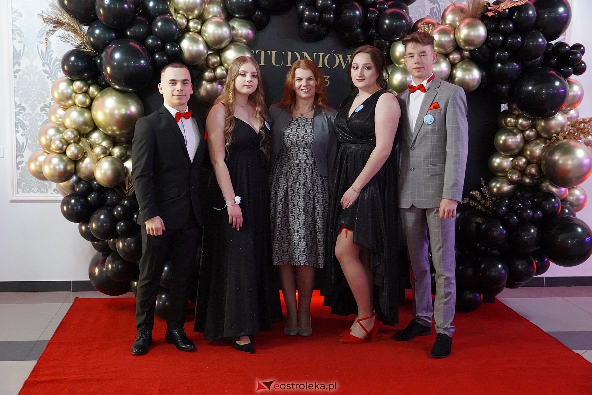 Studniówka w ZSP w Kadzidle [28.01.2023] - zdjęcie #33 - eOstroleka.pl