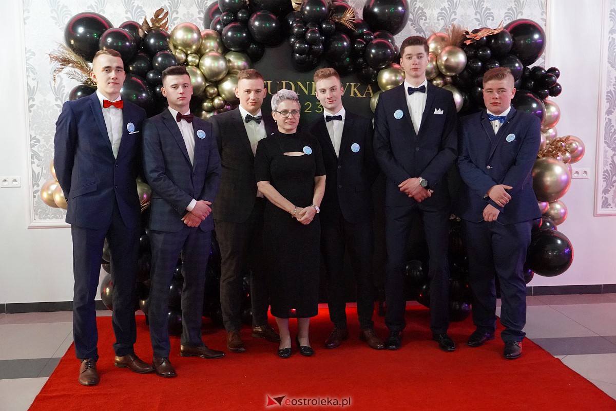 Studniówka w ZSP w Kadzidle [28.01.2023] - zdjęcie #29 - eOstroleka.pl