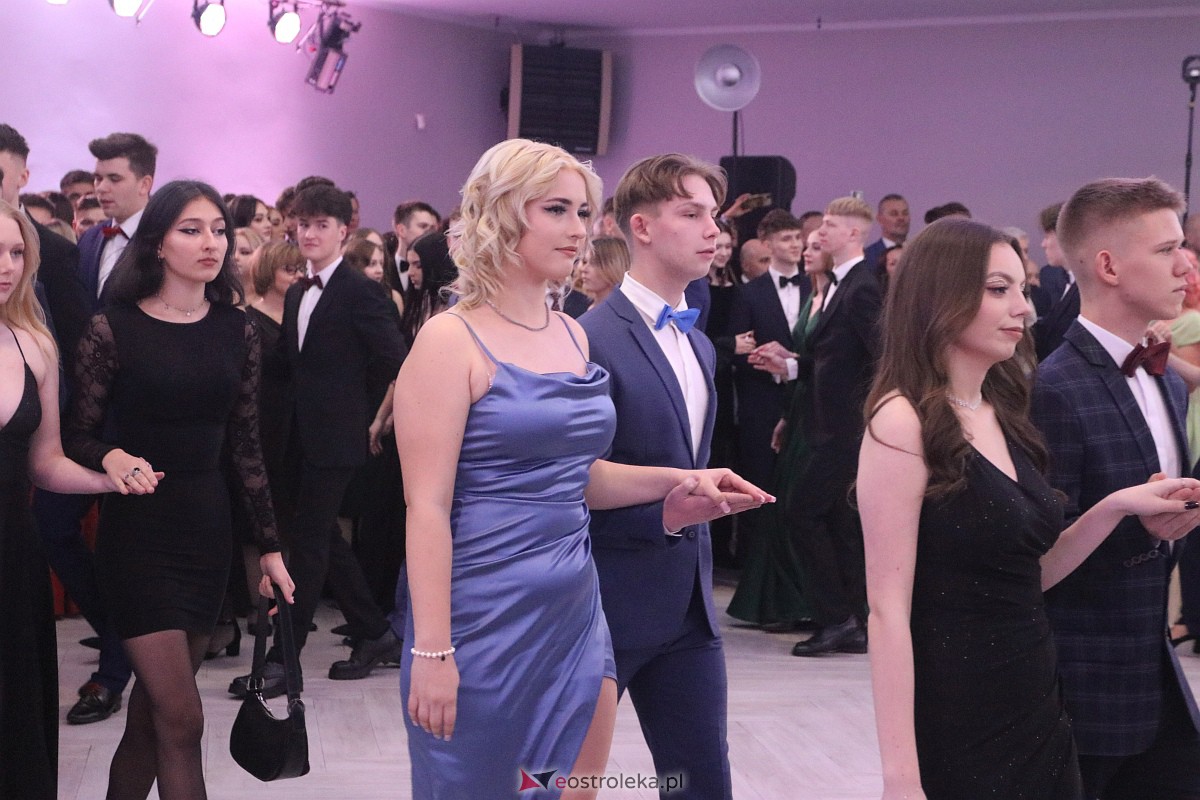 Studniówka 2023 - I LO w Ostrołęce [28.01.2023] - zdjęcie #101 - eOstroleka.pl