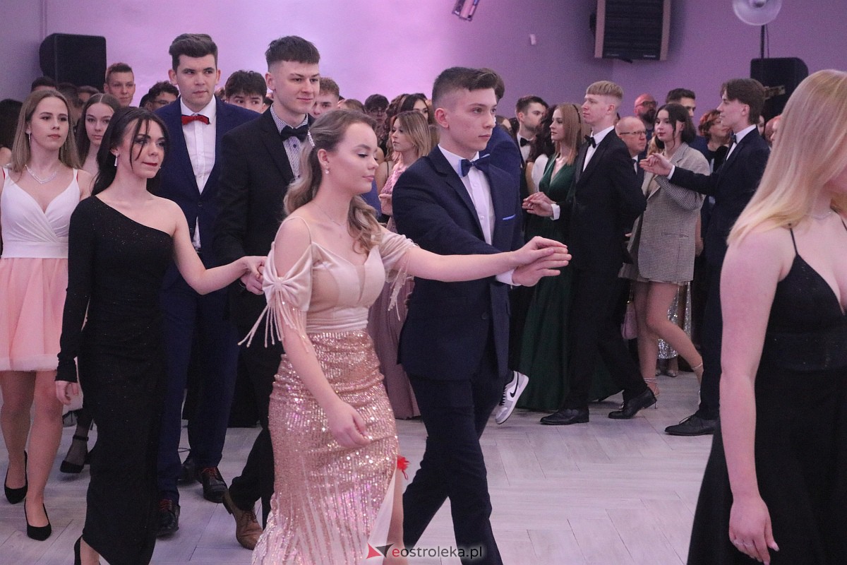 Studniówka 2023 - I LO w Ostrołęce [28.01.2023] - zdjęcie #96 - eOstroleka.pl