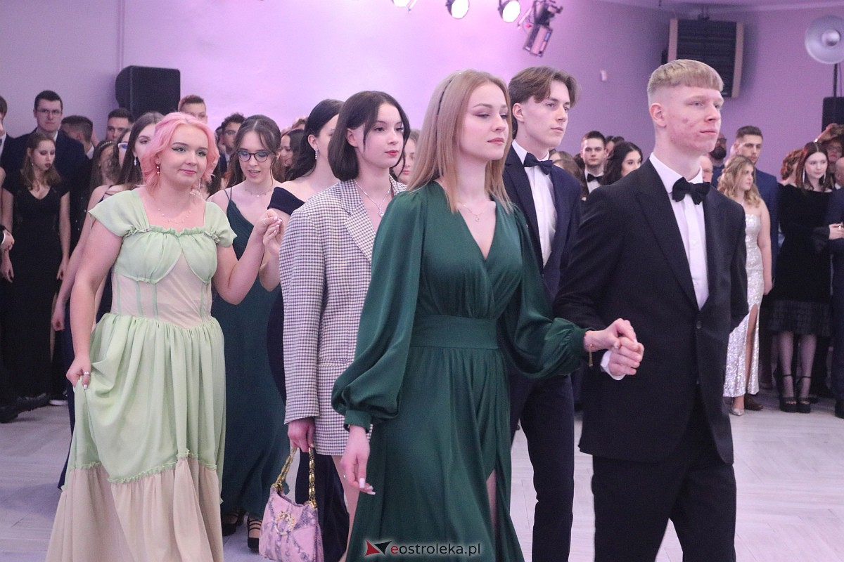 Studniówka 2023 - I LO w Ostrołęce [28.01.2023] - zdjęcie #79 - eOstroleka.pl