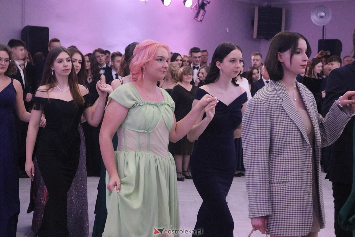 Studniówka 2023 - I LO w Ostrołęce [28.01.2023] - zdjęcie #76 - eOstroleka.pl