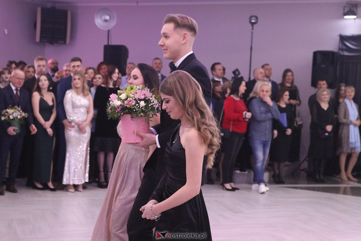 Studniówka 2023 - I LO w Ostrołęce [28.01.2023] - zdjęcie #77 - eOstroleka.pl