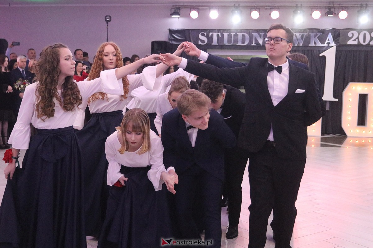 Studniówka 2023 - I LO w Ostrołęce [28.01.2023] - zdjęcie #51 - eOstroleka.pl