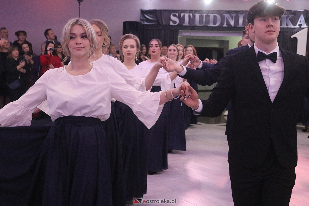 Studniówka 2023 - I LO w Ostrołęce [28.01.2023] - zdjęcie #39 - eOstroleka.pl