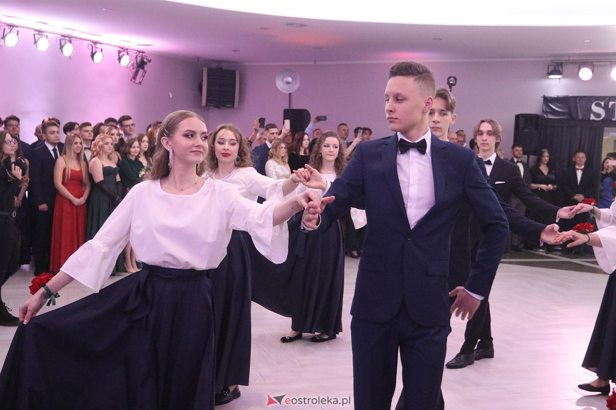 Studniówka 2023 - I LO w Ostrołęce [28.01.2023] - zdjęcie #32 - eOstroleka.pl