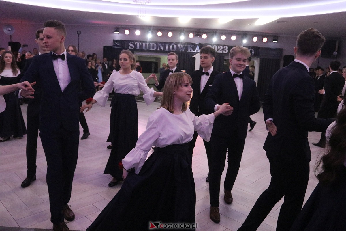 Studniówka 2023 - I LO w Ostrołęce [28.01.2023] - zdjęcie #31 - eOstroleka.pl