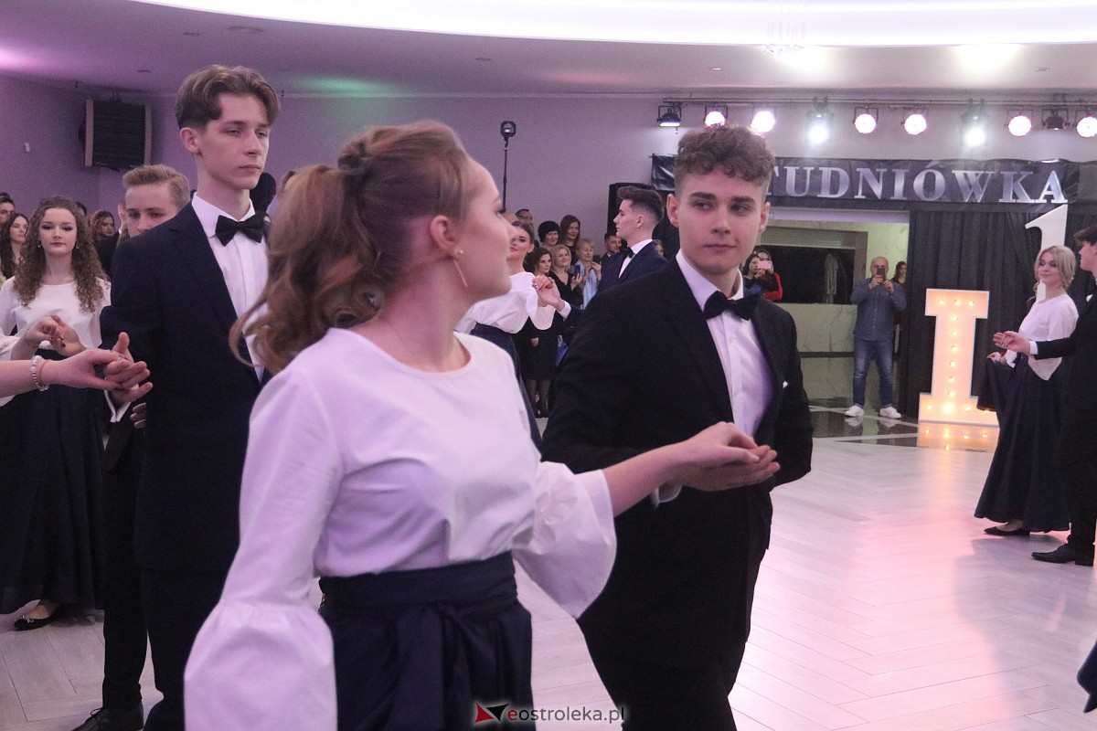 Studniówka 2023 - I LO w Ostrołęce [28.01.2023] - zdjęcie #28 - eOstroleka.pl