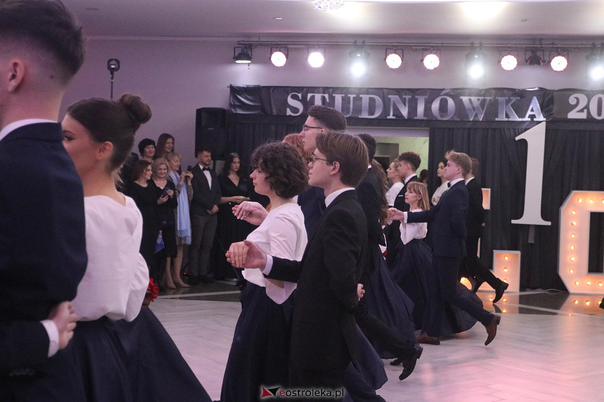 Studniówka 2023 - I LO w Ostrołęce [28.01.2023] - zdjęcie #111 - eOstroleka.pl