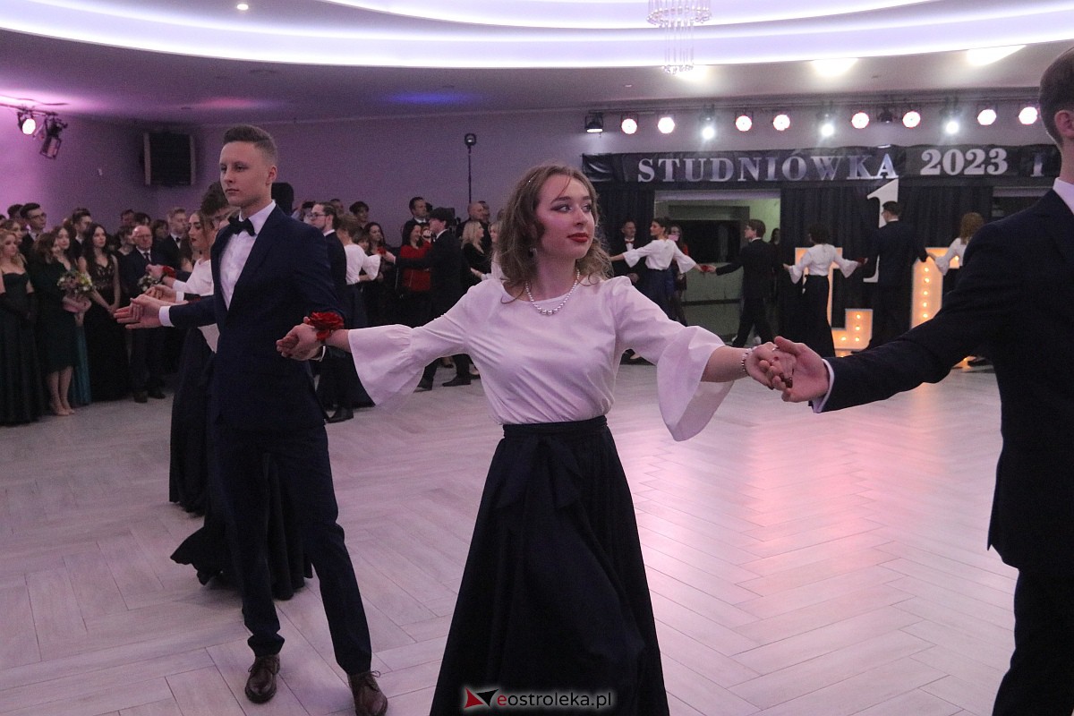 Studniówka 2023 - I LO w Ostrołęce [28.01.2023] - zdjęcie #100 - eOstroleka.pl
