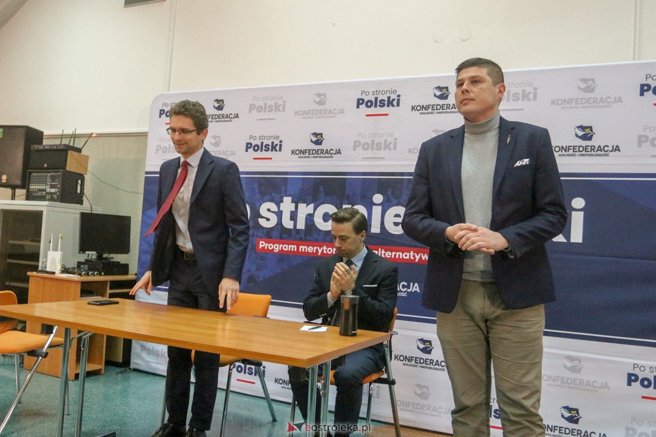 Spotkanie z Krzysztofem Bosakiem i Michałem Wawerem w Ostrołęce [28.01.2023] - zdjęcie #34 - eOstroleka.pl