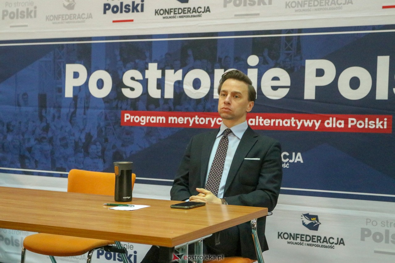 Spotkanie z Krzysztofem Bosakiem i Michałem Wawerem w Ostrołęce [28.01.2023] - zdjęcie #4 - eOstroleka.pl